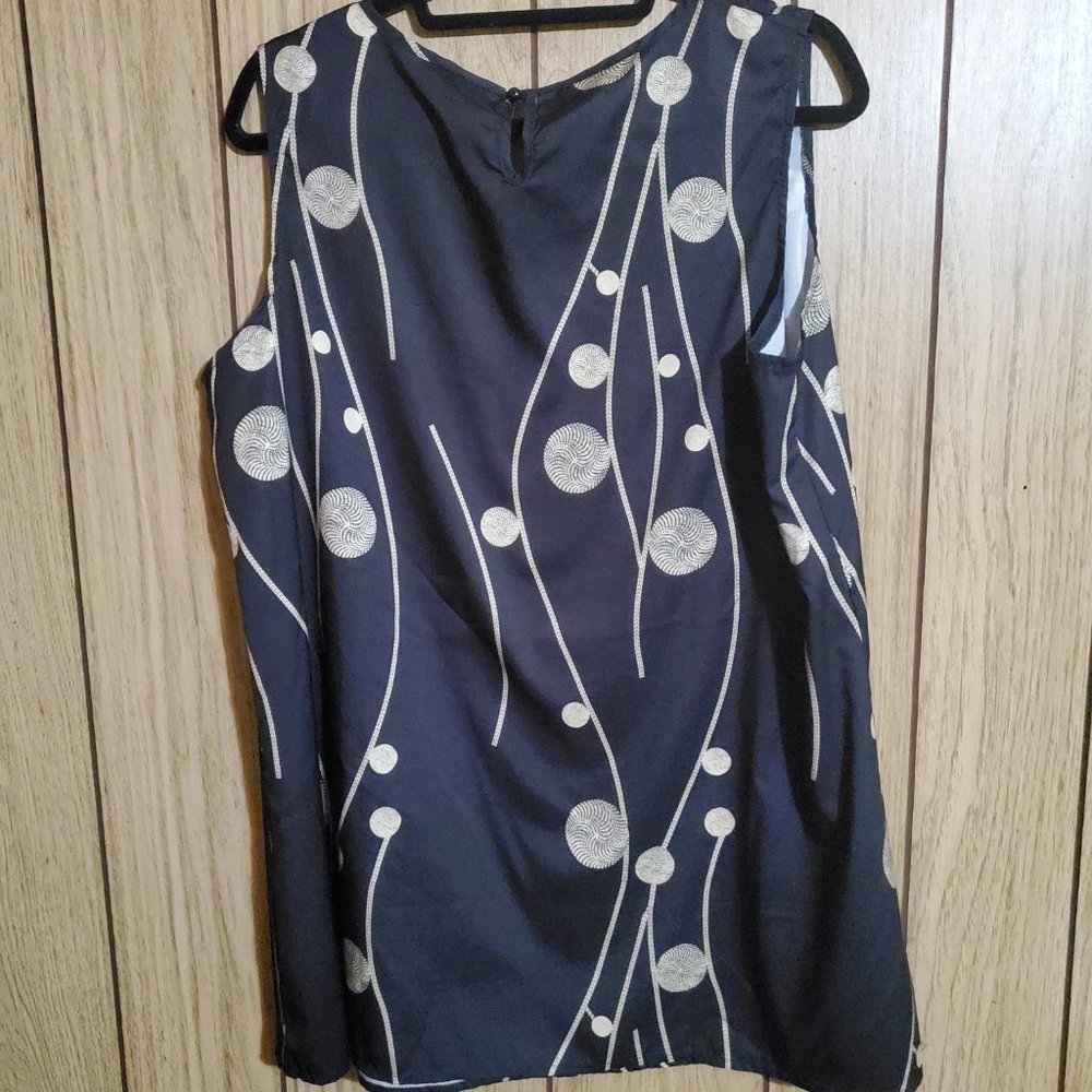 BLACK & GOLD DESIGN SILKY POLYESTER TOP SIZE XL - Picture 2 of 2